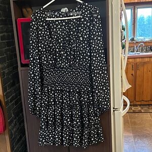 XL Trixxi Black Dress with White Floral Design new without tag